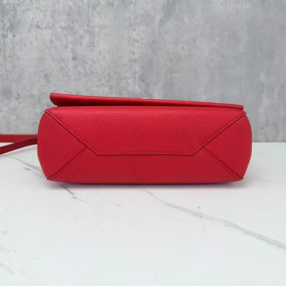 Louis Vuitton sold description closet